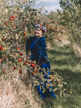 tohle je tak nádherný podzimní střípek! musely jsme sice (s povolením) rozebrat plot, abychom se k těmhle jablůňkám...