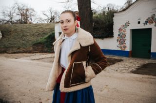 děvče na Plžích, kolorováno. možná, že ta fotka není typicky vysmátá, ale má své kouzlo. co myslíte vy? ❤️ #devcevkroji...